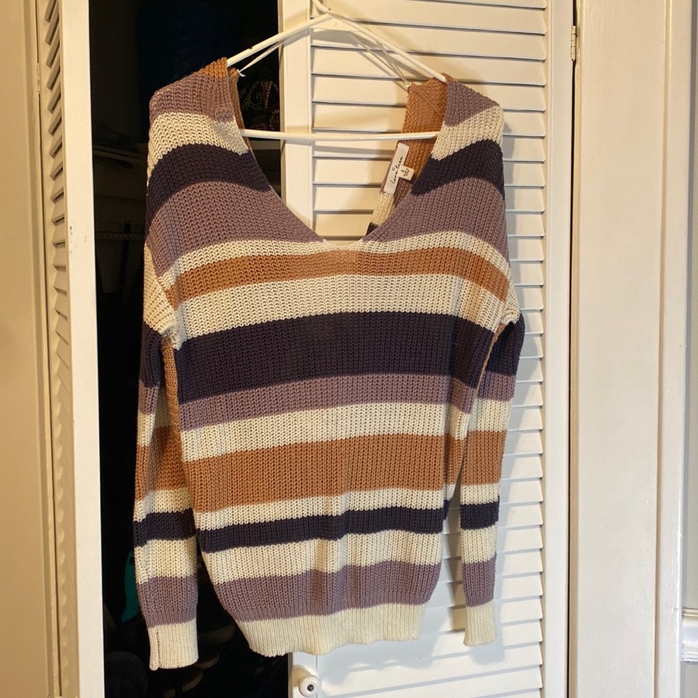 Love Tree like new open back sweater size small